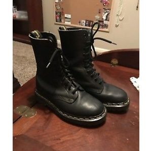 Vintage Dr. Martens 1490